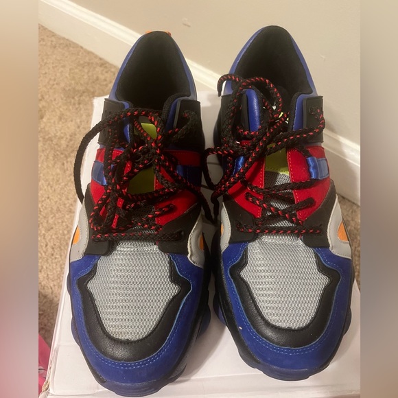 Men’s track shoe size 8. I’ll take best offer - Picture 4 of 4